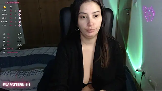 Snapshot of AnnaQueen chatting on January 2025 06:56:01 AM AnnaQueen online show from January 2025 06:56:01 AM