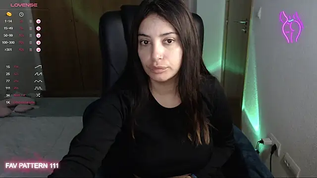 Snapshot of AnnaQueen chatting on January 2025 10:06:01 PM AnnaQueen online show from January 2025 10:06:01 PM