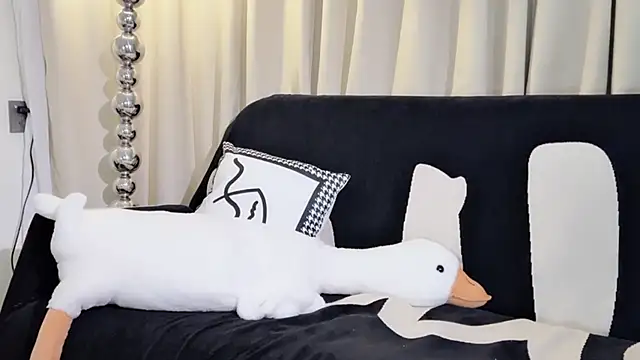 lvy-w online show from March 2025 12:01:02 PM