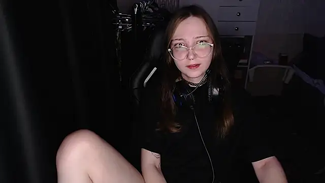 Snapshot of AmeliaKamishiro chatting on December 2025 01:48:02 AM AmeliaKamishiro online show from December 2025 01:48:02 AM