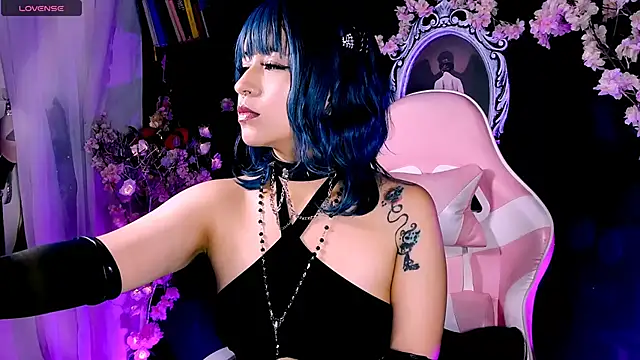 Snapshot of kitty_roxy chatting on March 2026 05:44:01 AM kitty roxy online show from March 2026 05:44:01 AM