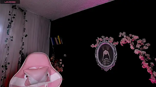 Snapshot of kitty_roxy chatting on March 2026 06:40:01 AM kitty roxy online show from March 2026 06:40:01 AM