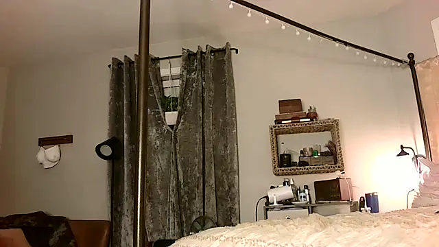 Snapshot of MnM4ever chatting on February 2026 04:33:01 AM MnM4ever online show from February 2026 04:33:01 AM