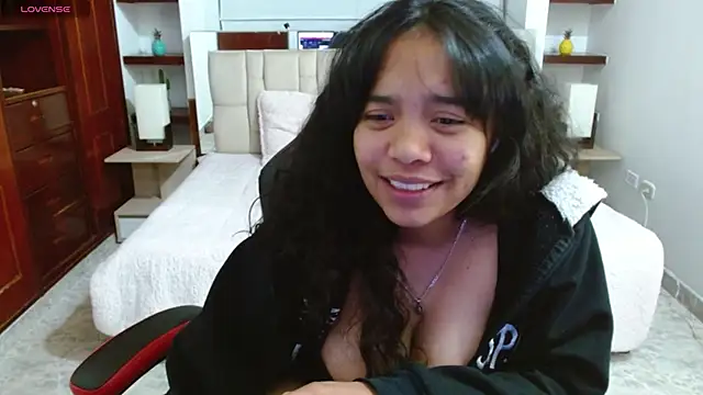 Snapshot of laureentt_ chatting on January 2025 09:19:02 AM laureentt online show from January 2025 09:19:02 AM