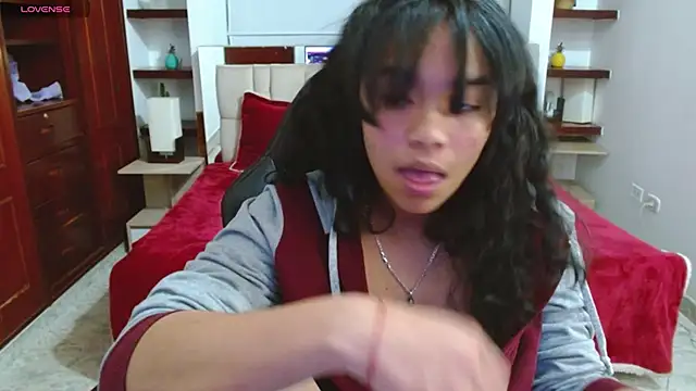 Snapshot of laureentt_ chatting on January 2025 10:12:02 AM laureentt online show from January 2025 10:12:02 AM