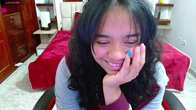 Snapshot of laureentt_ chatting on January 2025 07:04:02 AM laureentt online show from January 2025 07:04:02 AM