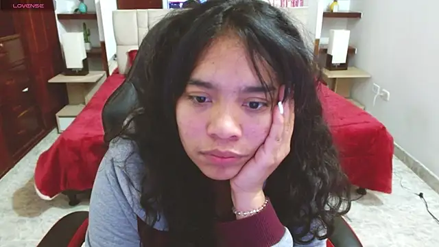 Snapshot of laureentt_ chatting on February 2025 09:24:02 AM laureentt online show from February 2025 09:24:02 AM