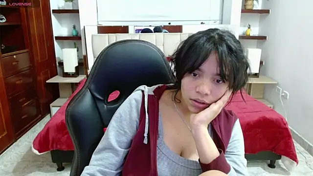 Snapshot of laureentt_ chatting on March 2025 09:22:02 AM laureentt online show from March 2025 09:22:02 AM