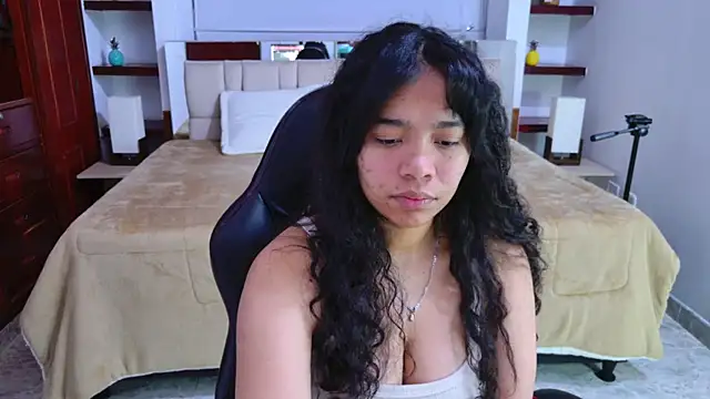 Snapshot of laureentt_ chatting on September 2025 03:10:02 AM laureentt online show from September 2025 03:10:02 AM