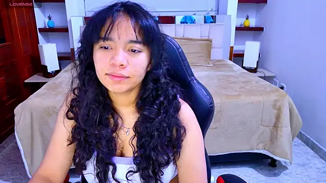 Snapshot of laureentt_ chatting on October 2025 03:14:02 AM laureentt online show from October 2025 03:14:02 AM