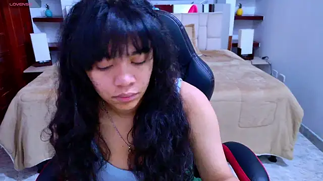 Snapshot of laureentt_ chatting on October 2025 03:06:02 AM laureentt online show from October 2025 03:06:02 AM