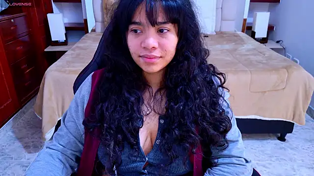 Snapshot of laureentt_ chatting on October 2025 03:07:02 AM laureentt online show from October 2025 03:07:02 AM