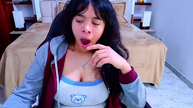 Snapshot of laureentt_ chatting on October 2025 03:28:01 AM laureentt online show from October 2025 03:28:01 AM