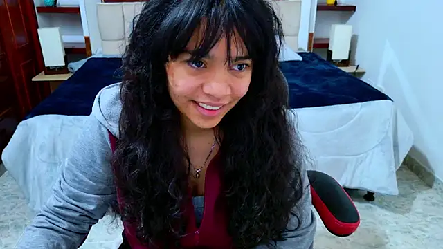 Snapshot of laureentt_ chatting on October 2025 03:31:02 AM laureentt online show from October 2025 03:31:02 AM