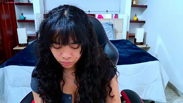 Snapshot of laureentt_ chatting on October 2025 03:07:01 AM laureentt online show from October 2025 03:07:01 AM