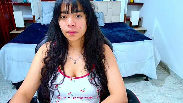 Snapshot of laureentt_ chatting on October 2025 03:07:02 AM laureentt online show from October 2025 03:07:02 AM