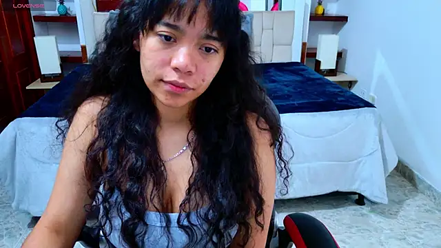 Snapshot of laureentt_ chatting on October 2025 03:03:02 AM laureentt online show from October 2025 03:03:02 AM