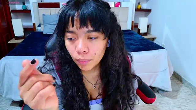 Snapshot of laureentt_ chatting on October 2025 03:03:02 AM laureentt online show from October 2025 03:03:02 AM