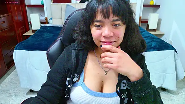 Snapshot of laureentt_ chatting on October 2025 03:08:01 AM laureentt online show from October 2025 03:08:01 AM