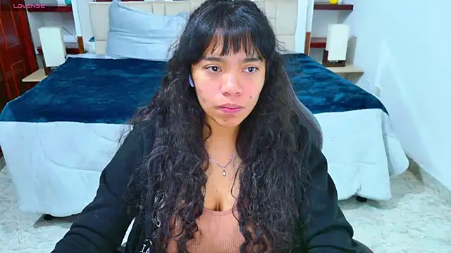 Snapshot of laureentt_ chatting on October 2025 03:07:02 AM laureentt online show from October 2025 03:07:02 AM