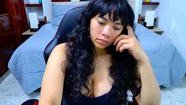 Snapshot of laureentt_ chatting on November 2025 03:06:01 AM laureentt online show from November 2025 03:06:01 AM