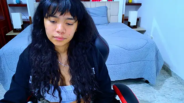 Snapshot of laureentt_ chatting on November 2025 03:07:01 AM laureentt online show from November 2025 03:07:01 AM