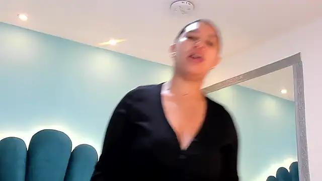 Snapshot of sharlott18 chatting on November 2025 10:48:01 AM sharlott18 online show from November 2025 10:48:01 AM