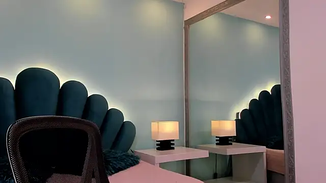 Snapshot of sharlott18 chatting on November 2025 11:43:02 AM sharlott18 online show from November 2025 11:43:02 AM