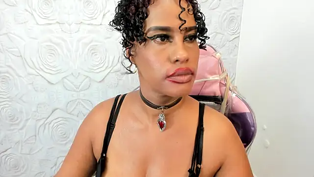 Snapshot of pamela_guzmaan chatting on January 2025 07:54:01 PM pamela guzmaan online show from January 2025 07:54:01 PM