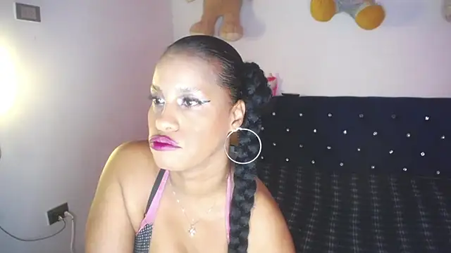 pamela guzmaan online show from November 2025 07:15:01 PM