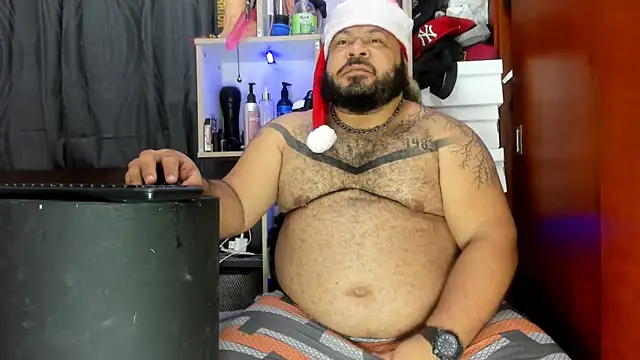 Snapshot of Latino_bigcock chatting on December 2024 02:17:01 AM Latino bigcock online show from December 2024 02:17:01 AM