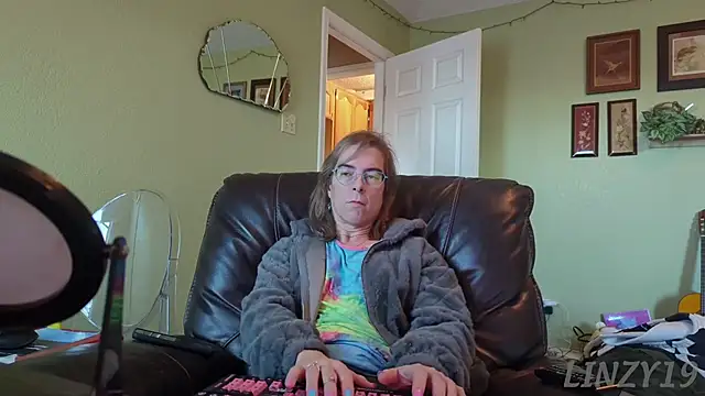 Linzy 19 online show from November 2025 02:34:02 PM