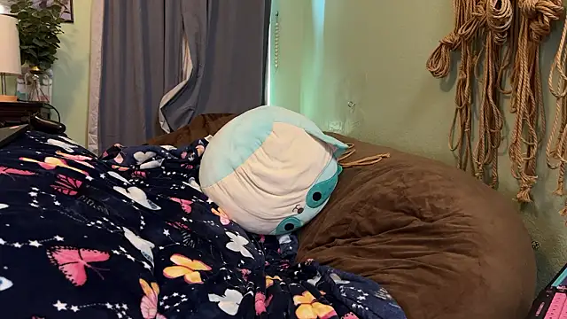 Snapshot of Linzy_19 chatting on March 2026 05:17:02 PM Linzy 19 online show from March 2026 05:17:02 PM