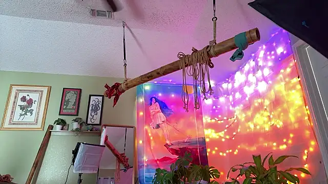 Snapshot of Linzy_19 chatting on March 2026 09:19:02 PM Linzy 19 online show from March 2026 09:19:02 PM