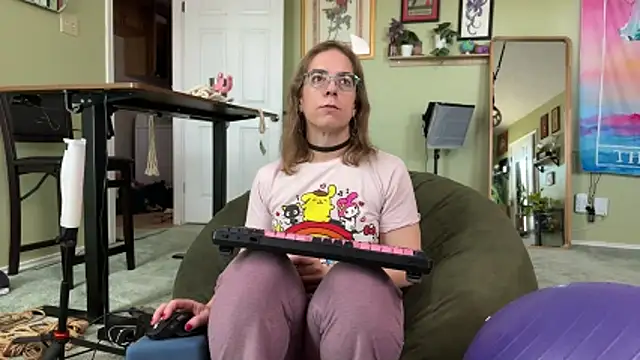 Snapshot of Linzy_19 chatting on March 2026 05:40:01 PM Linzy 19 online show from March 2026 05:40:01 PM