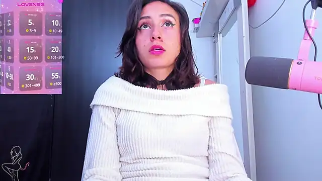 lunacandyy13 online show from December 2025 06:49:02 PM