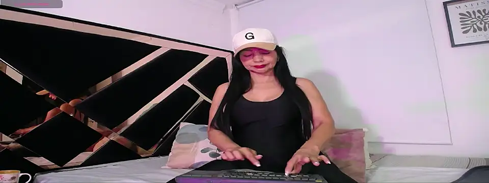 EVA45LOVES online show from November 2025 10:14:02 AM