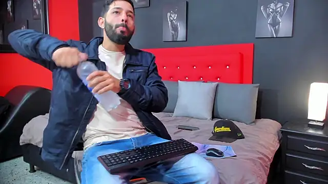 Thiagogomez online show from October 2025 12:24:02 PM