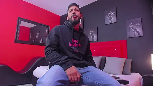 Thiagogomez online show from December 2025 12:33:02 PM