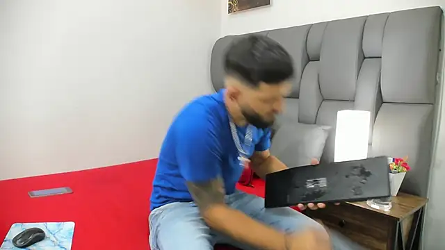 Thiagogomez online show from March 2026 07:09:01 PM