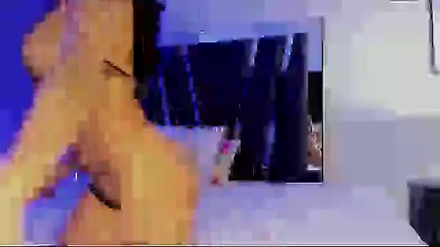 Snapshot of HollyEvanz chatting on September 2025 12:03:02 AM HollyEvanz online show from September 2025 12:03:02 AM