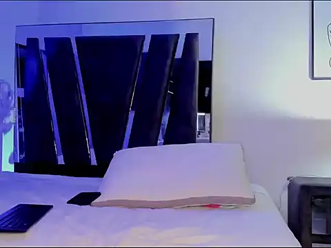 Snapshot of HollyEvanz chatting on September 2025 01:21:02 AM HollyEvanz online show from September 2025 01:21:02 AM