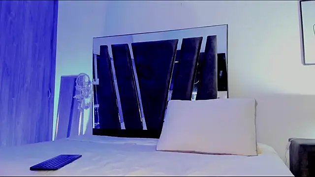 Snapshot of HollyEvanz chatting on September 2025 11:54:01 PM HollyEvanz online show from September 2025 11:54:01 PM