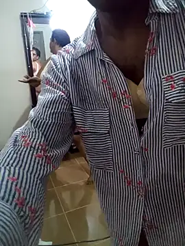 Snapshot of MoveableVerse chatting on April 2026 02:23:01 PM MoveableVerse online show from April 2026 02:23:01 PM