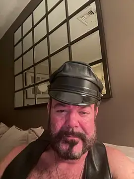 Snapshot of NYCLeatherBoi chatting on January 2025 03:02:02 AM NYCLeatherBoi online show from January 2025 03:02:02 AM