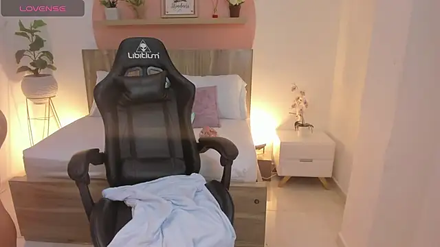 roseliam25 online show from February 2025 10:12:01 PM