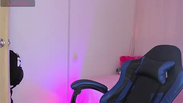 roseliam25 online show from September 2025 07:48:01 PM