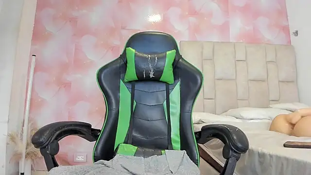 aida rose  online show from November 2025 06:40:02 PM