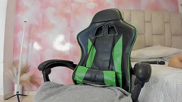 Snapshot of aida_rose_ chatting on November 2025 05:33:01 PM aida rose online show from November 2025 05:33:01 PM