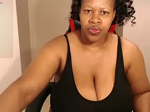 Snapshot of bustylisa1983 chatting on February 2025 05:23:01 AM bustylisa1983 online show from February 2025 05:23:01 AM